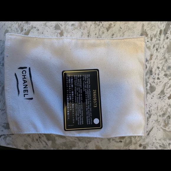 Chanel purse. Hobo bag in navy. Like new. - Picture 4 of 5